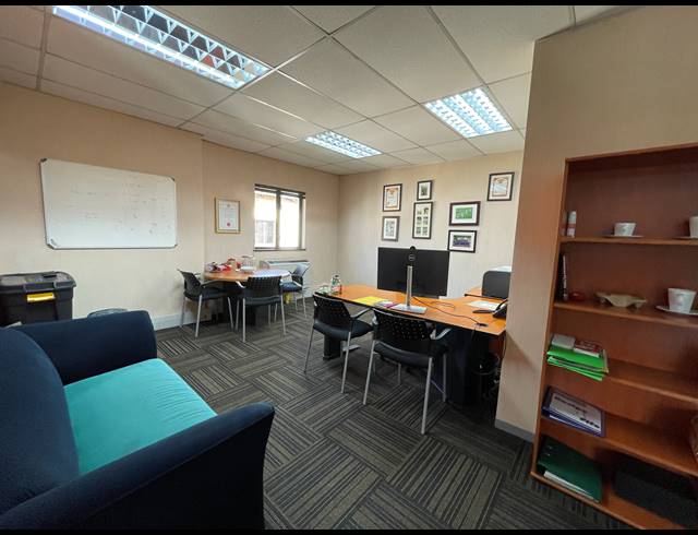257M² OFFICE FOR SALE IN LYME PARK